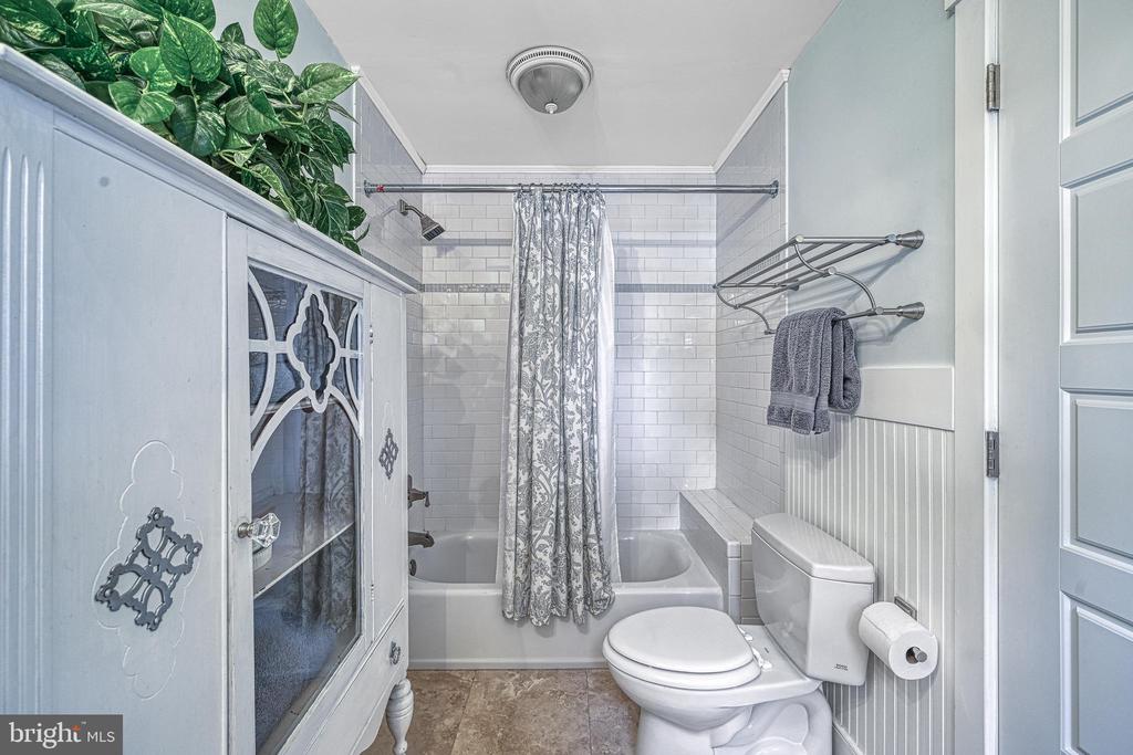 614 CORNWALLIS AVE, LOCUST GROVE, Virginia 22508, 6 Bedrooms Bedrooms, ,5 BathroomsBathrooms,Residential,614 CORNWALLIS AVE,VAOR2013926 MLS # VAOR2013926