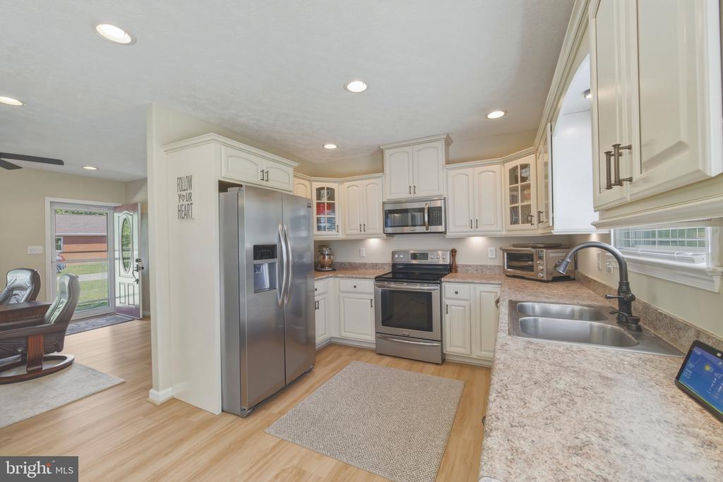 10 CUMBIA AVE, LURAY, Virginia 22835, 3 Bedrooms Bedrooms, ,2 BathroomsBathrooms,Residential,10 CUMBIA AVE,VAPA2006340 MLS # VAPA2006340