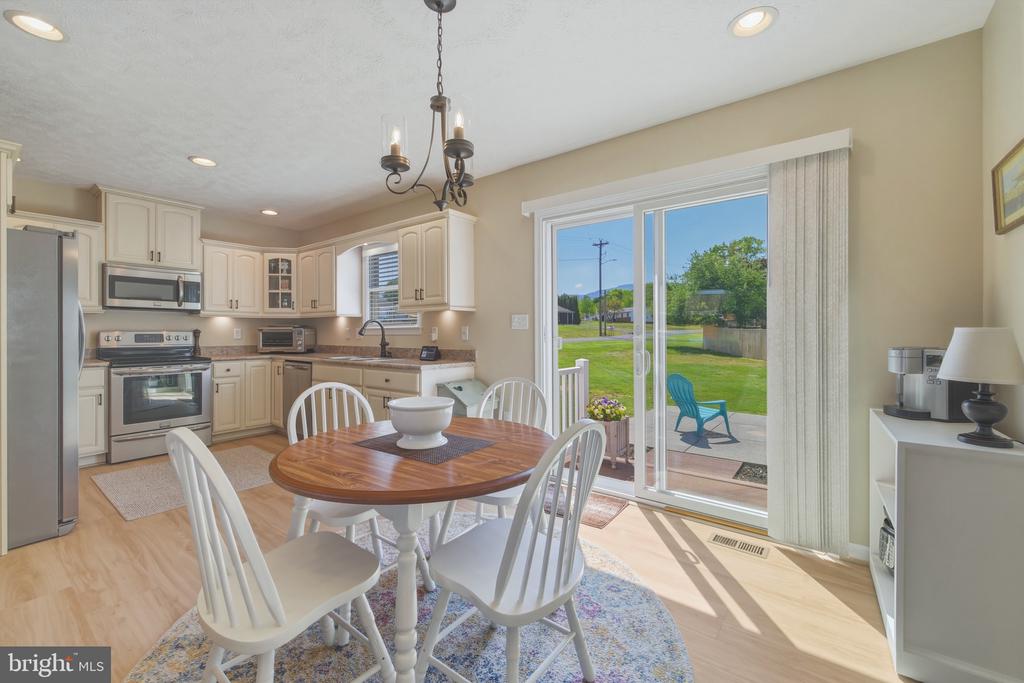 10 CUMBIA AVE, LURAY, Virginia 22835, 3 Bedrooms Bedrooms, ,2 BathroomsBathrooms,Residential,10 CUMBIA AVE,VAPA2006340 MLS # VAPA2006340