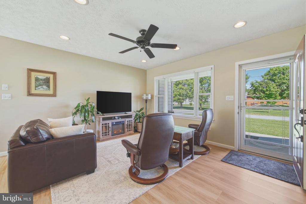 10 CUMBIA AVE, LURAY, Virginia 22835, 3 Bedrooms Bedrooms, ,2 BathroomsBathrooms,Residential,10 CUMBIA AVE,VAPA2006340 MLS # VAPA2006340