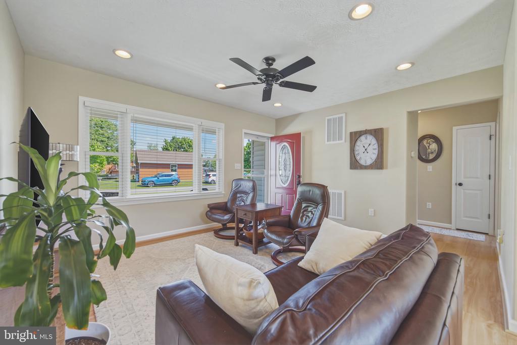 10 CUMBIA AVE, LURAY, Virginia 22835, 3 Bedrooms Bedrooms, ,2 BathroomsBathrooms,Residential,10 CUMBIA AVE,VAPA2006340 MLS # VAPA2006340