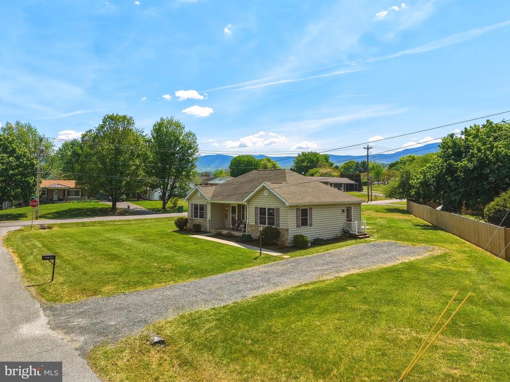 10 CUMBIA AVE, LURAY, Virginia 22835, 3 Bedrooms Bedrooms, ,2 BathroomsBathrooms,Residential,10 CUMBIA AVE,VAPA2006340 MLS # VAPA2006340