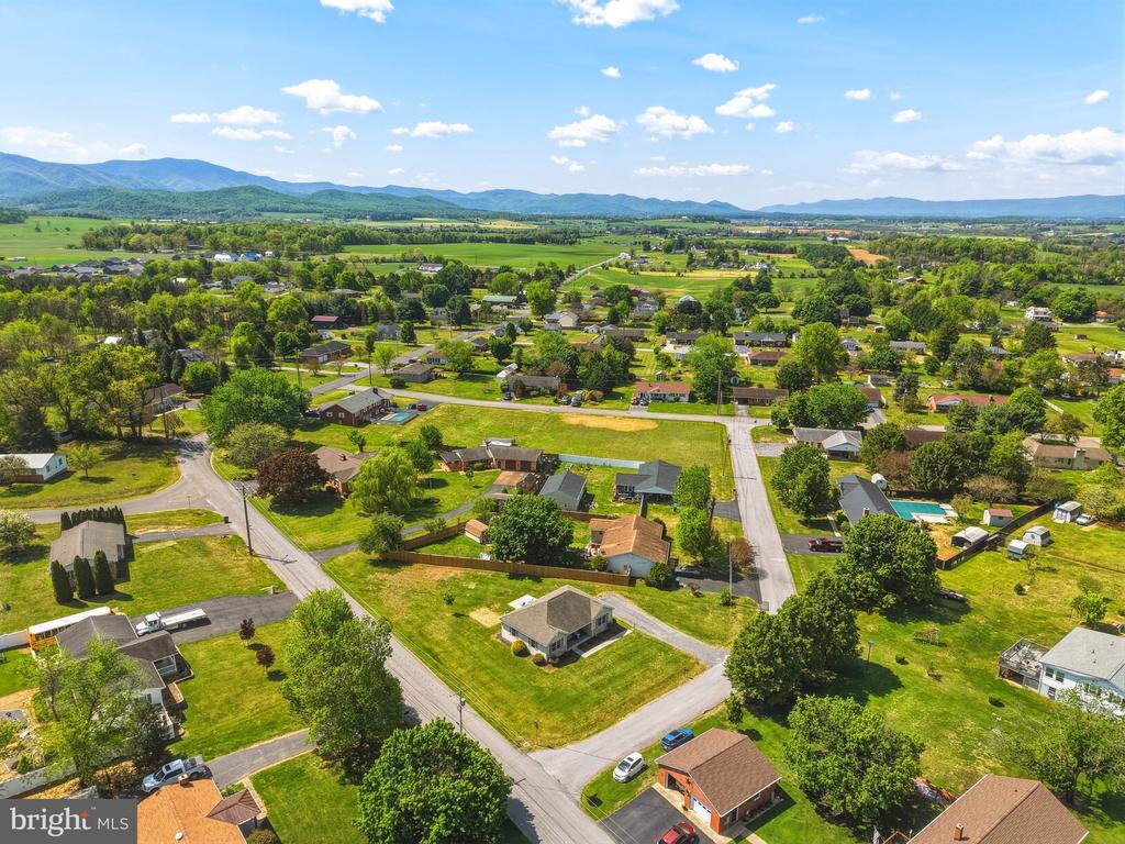 10 CUMBIA AVE, LURAY, Virginia 22835, 3 Bedrooms Bedrooms, ,2 BathroomsBathrooms,Residential,10 CUMBIA AVE,VAPA2006340 MLS # VAPA2006340