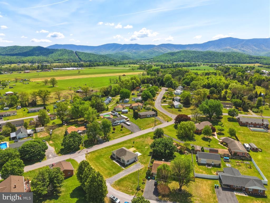 10 CUMBIA AVE, LURAY, Virginia 22835, 3 Bedrooms Bedrooms, ,2 BathroomsBathrooms,Residential,10 CUMBIA AVE,VAPA2006340 MLS # VAPA2006340