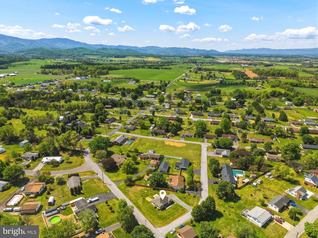 10 CUMBIA AVE, LURAY, Virginia 22835, 3 Bedrooms Bedrooms, ,2 BathroomsBathrooms,Residential,10 CUMBIA AVE,VAPA2006340 MLS # VAPA2006340