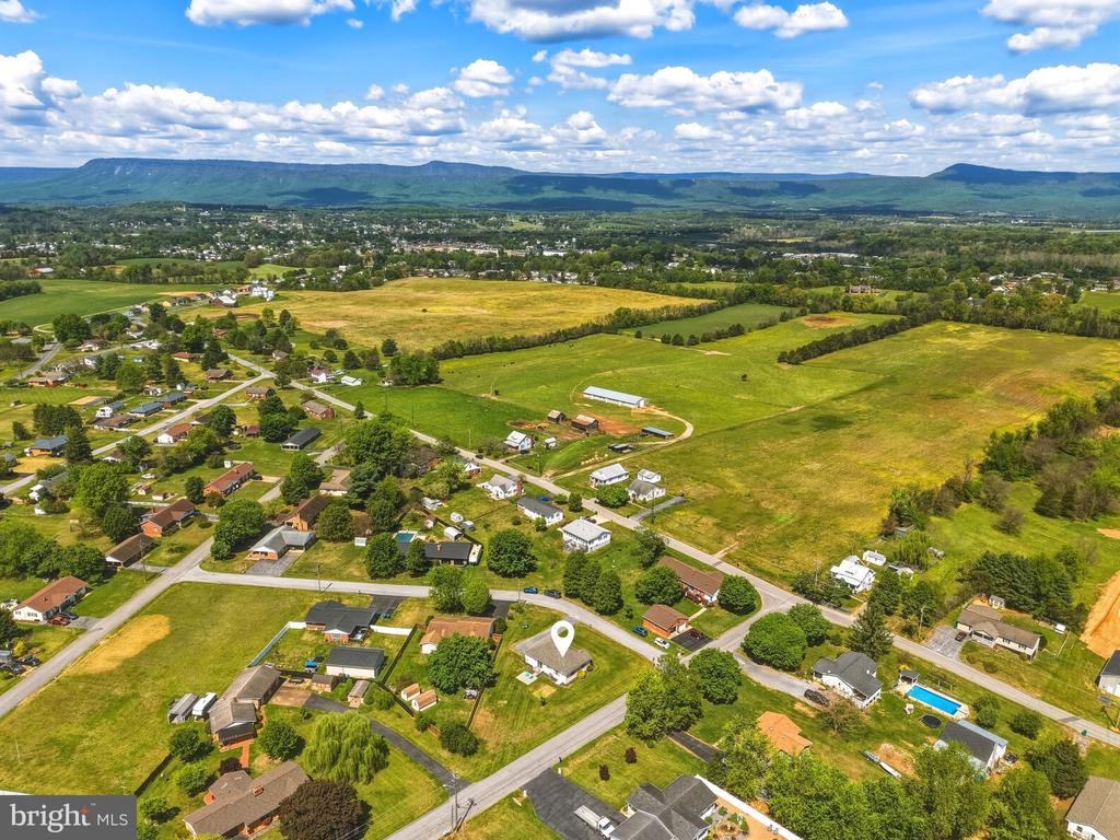 10 CUMBIA AVE, LURAY, Virginia 22835, 3 Bedrooms Bedrooms, ,2 BathroomsBathrooms,Residential,10 CUMBIA AVE,VAPA2006340 MLS # VAPA2006340