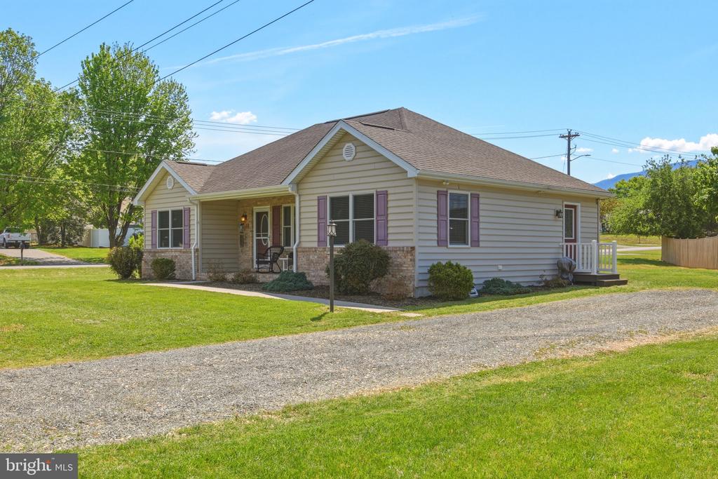 10 CUMBIA AVE, LURAY, Virginia 22835, 3 Bedrooms Bedrooms, ,2 BathroomsBathrooms,Residential,10 CUMBIA AVE,VAPA2006340 MLS # VAPA2006340