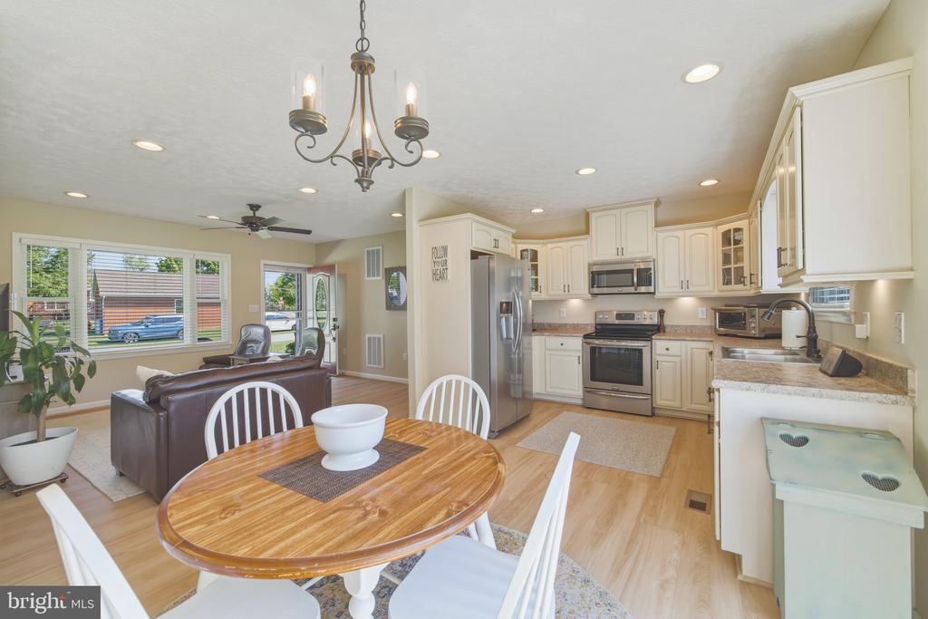 10 CUMBIA AVE, LURAY, Virginia 22835, 3 Bedrooms Bedrooms, ,2 BathroomsBathrooms,Residential,10 CUMBIA AVE,VAPA2006340 MLS # VAPA2006340