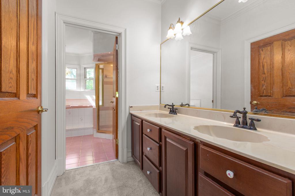 6800 WEEDON DR, FREDERICKSBURG, Virginia 22407, 4 Bedrooms Bedrooms, ,2 BathroomsBathrooms,Residential,6800 WEEDON DR,VASP2041186 MLS # VASP2041186