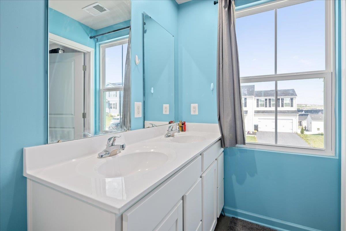 2125 SHOESHINE AVE, ROCKINGHAM, Virginia 22801, 5 Bedrooms Bedrooms, ,2 BathroomsBathrooms,Residential,2125 SHOESHINE AVE,676255 MLS # 676255