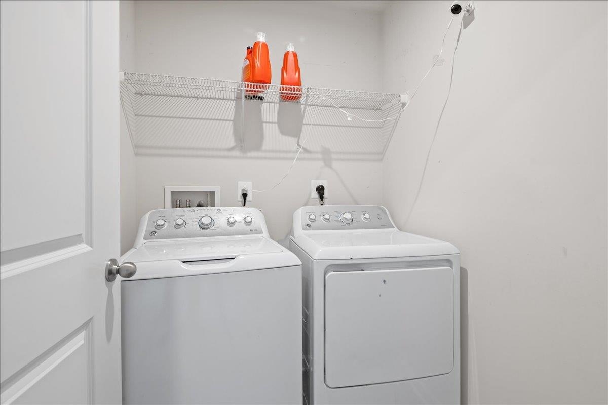 2125 SHOESHINE AVE, ROCKINGHAM, Virginia 22801, 5 Bedrooms Bedrooms, ,2 BathroomsBathrooms,Residential,2125 SHOESHINE AVE,676255 MLS # 676255