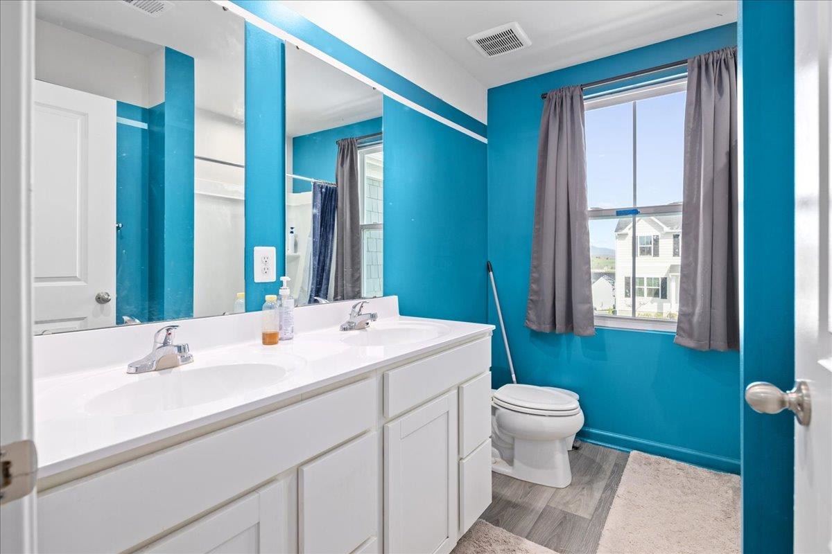 2125 SHOESHINE AVE, ROCKINGHAM, Virginia 22801, 5 Bedrooms Bedrooms, ,2 BathroomsBathrooms,Residential,2125 SHOESHINE AVE,676255 MLS # 676255