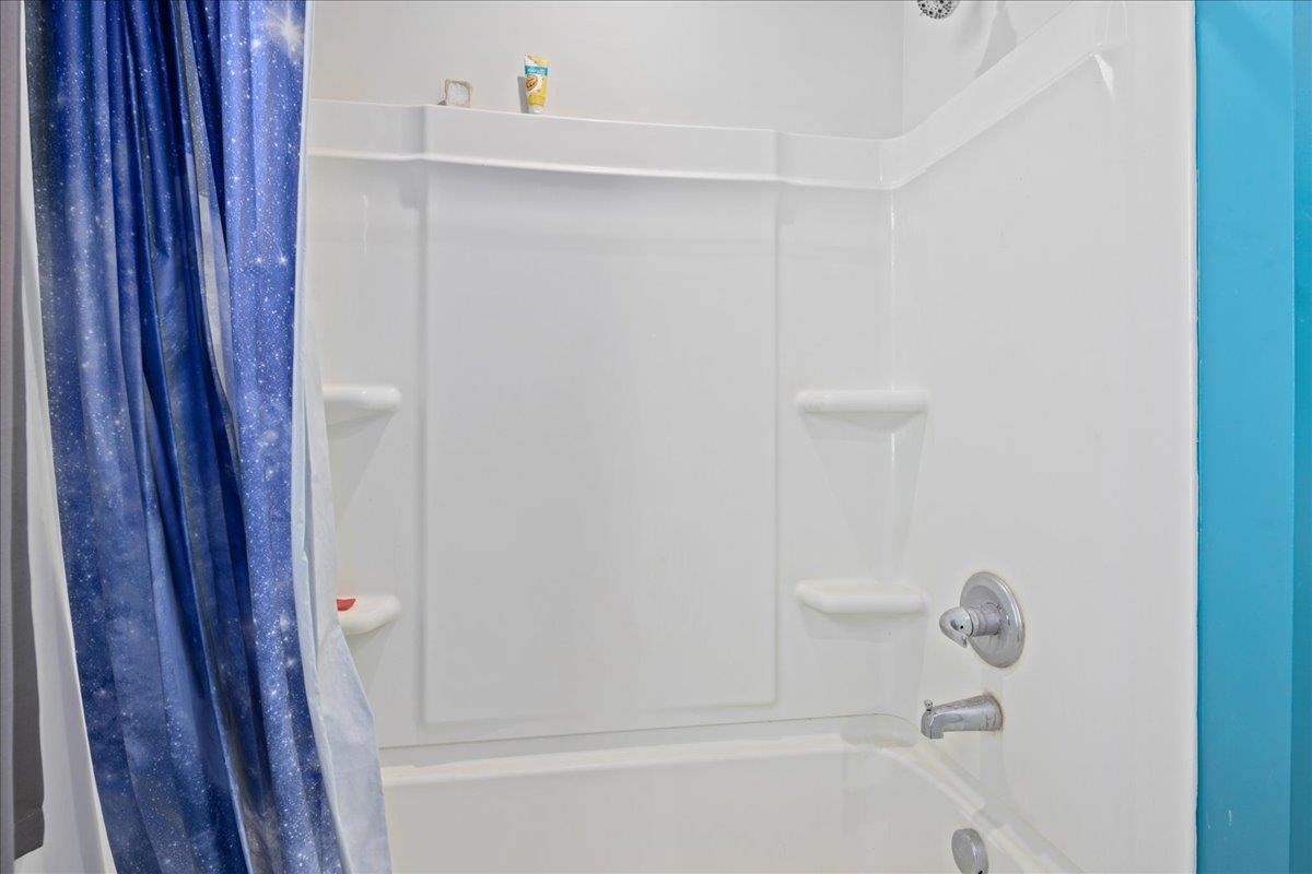 2125 SHOESHINE AVE, ROCKINGHAM, Virginia 22801, 5 Bedrooms Bedrooms, ,2 BathroomsBathrooms,Residential,2125 SHOESHINE AVE,676255 MLS # 676255