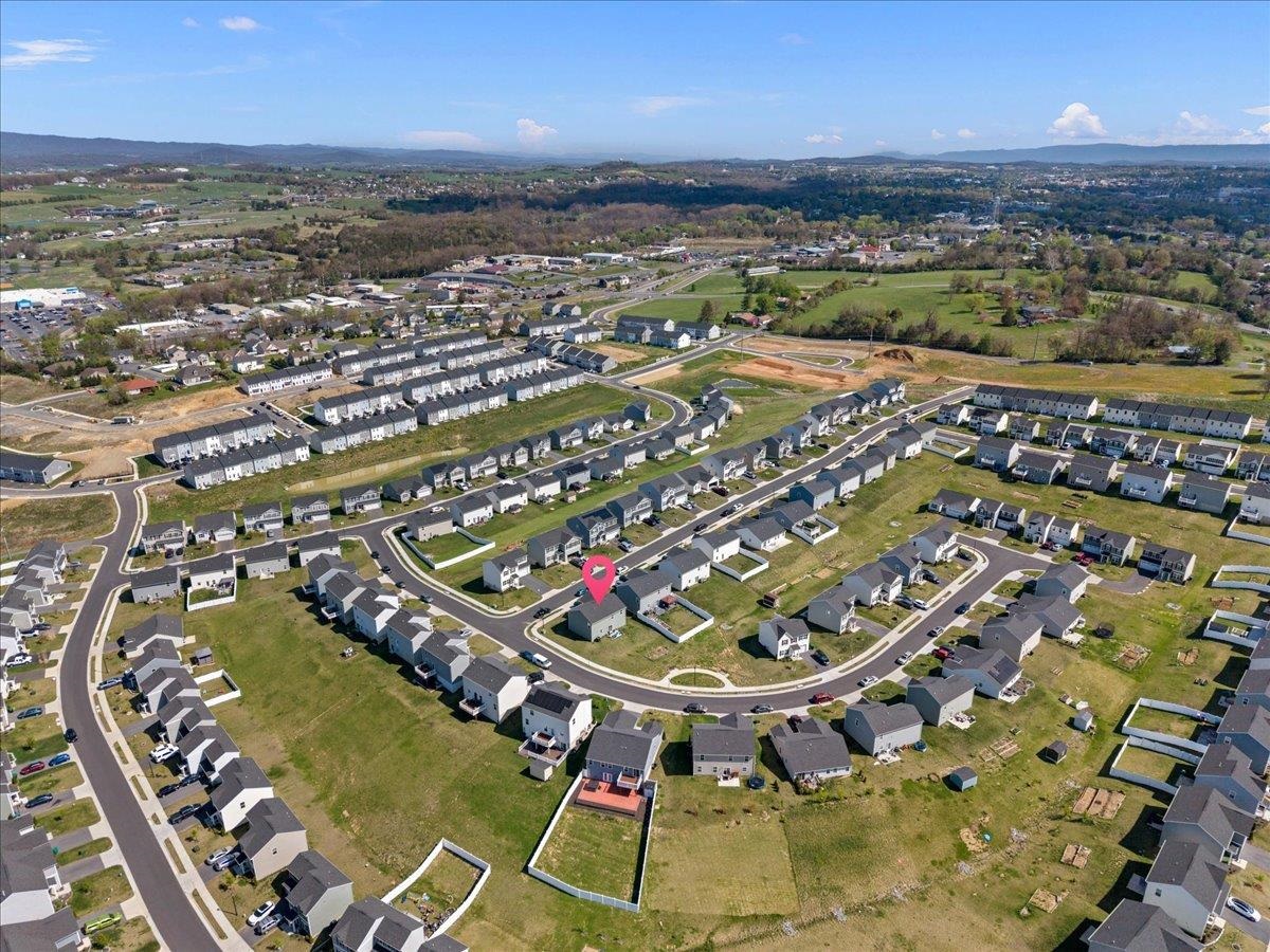 2125 SHOESHINE AVE, ROCKINGHAM, Virginia 22801, 5 Bedrooms Bedrooms, ,2 BathroomsBathrooms,Residential,2125 SHOESHINE AVE,676255 MLS # 676255