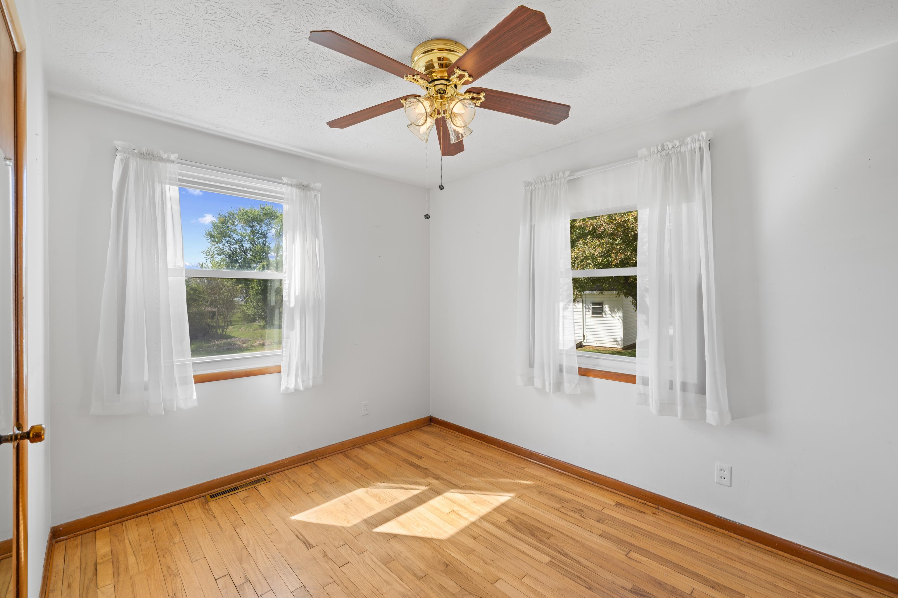 1070 HARMAN RD, HARRISONBURG, Virginia 22802, 2 Bedrooms Bedrooms, ,1 BathroomBathrooms,Residential,Home Sweet NextHome,1070 HARMAN RD,676265 MLS # 676265