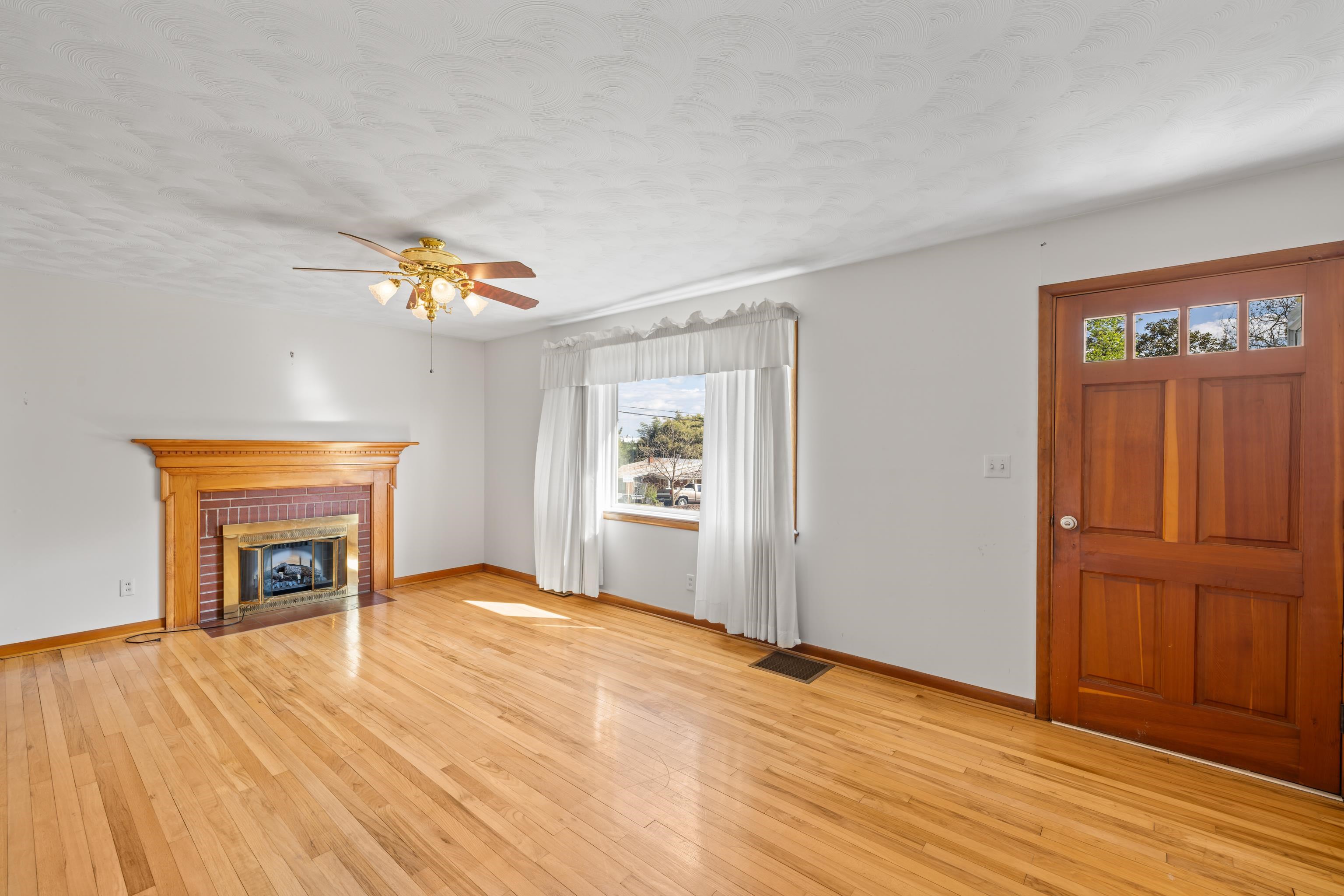 1070 HARMAN RD, HARRISONBURG, Virginia 22802, 2 Bedrooms Bedrooms, ,1 BathroomBathrooms,Residential,Home Sweet NextHome,1070 HARMAN RD,676265 MLS # 676265