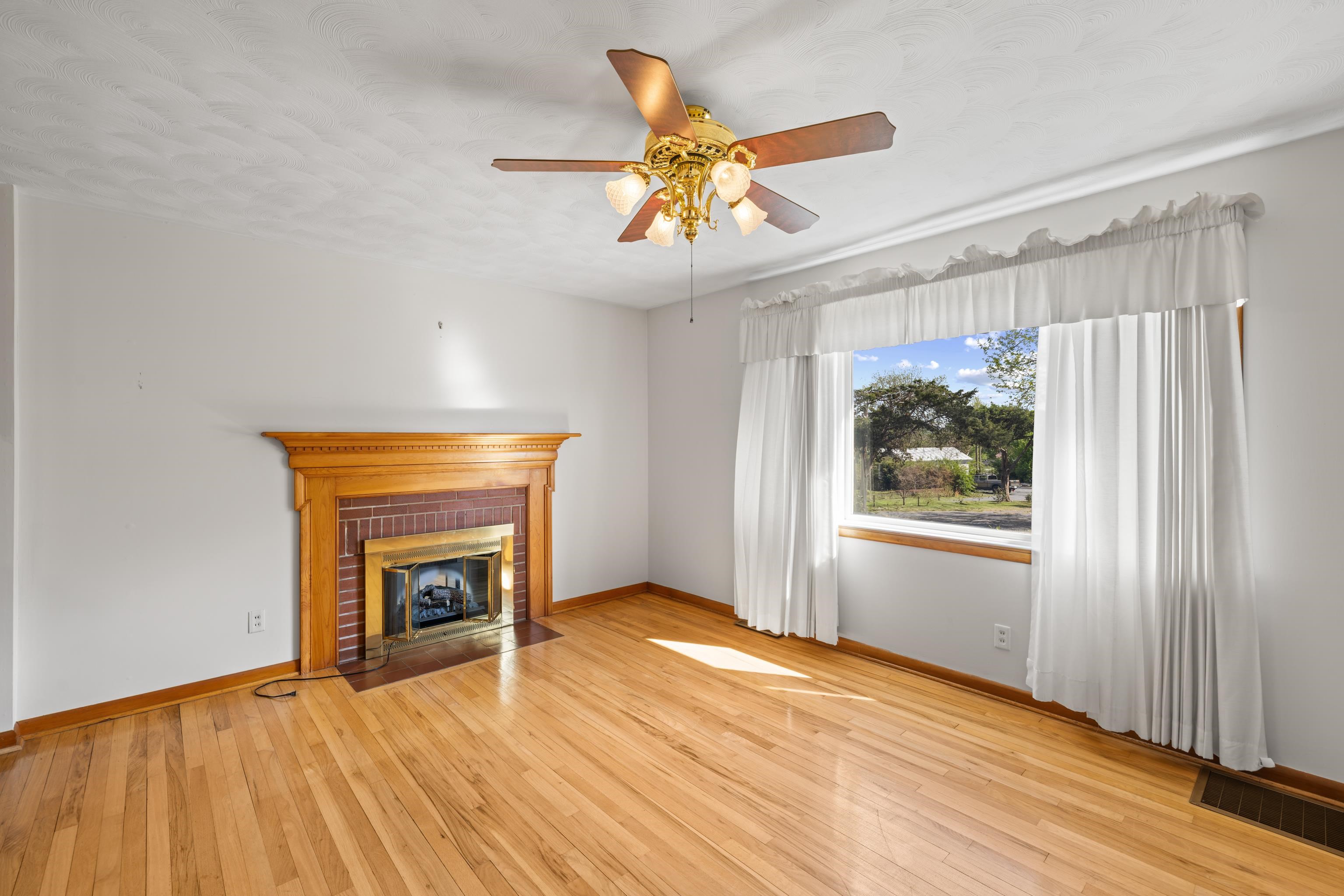 1070 HARMAN RD, HARRISONBURG, Virginia 22802, 2 Bedrooms Bedrooms, ,1 BathroomBathrooms,Residential,Home Sweet NextHome,1070 HARMAN RD,676265 MLS # 676265