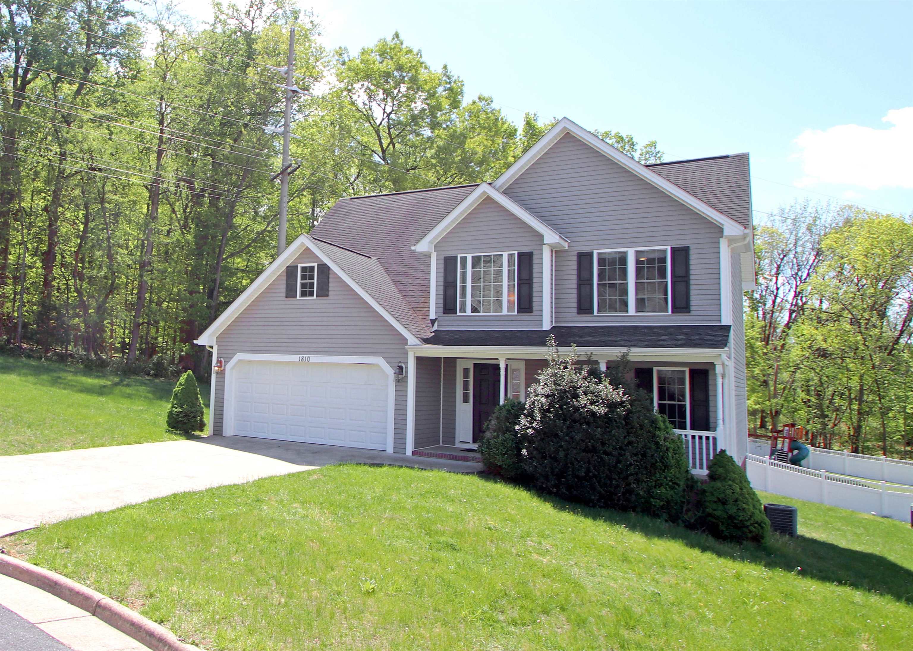 1810 MANOR DR, HARRISONBURG, Virginia 22801, 4 Bedrooms Bedrooms, ,2 BathroomsBathrooms,Residential,1810 MANOR DR,676266 MLS # 676266