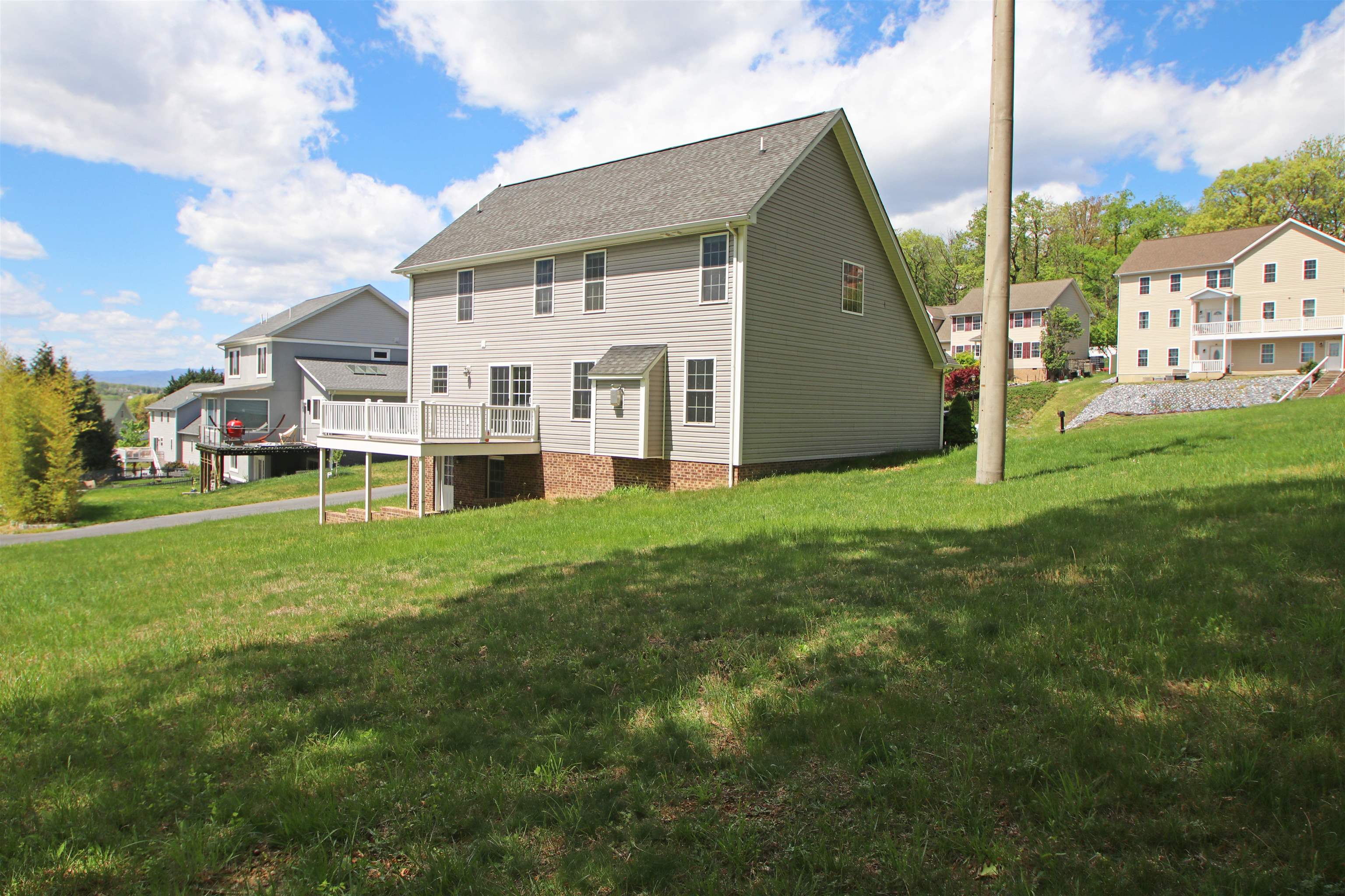 1810 MANOR DR, HARRISONBURG, Virginia 22801, 4 Bedrooms Bedrooms, ,2 BathroomsBathrooms,Residential,1810 MANOR DR,676266 MLS # 676266