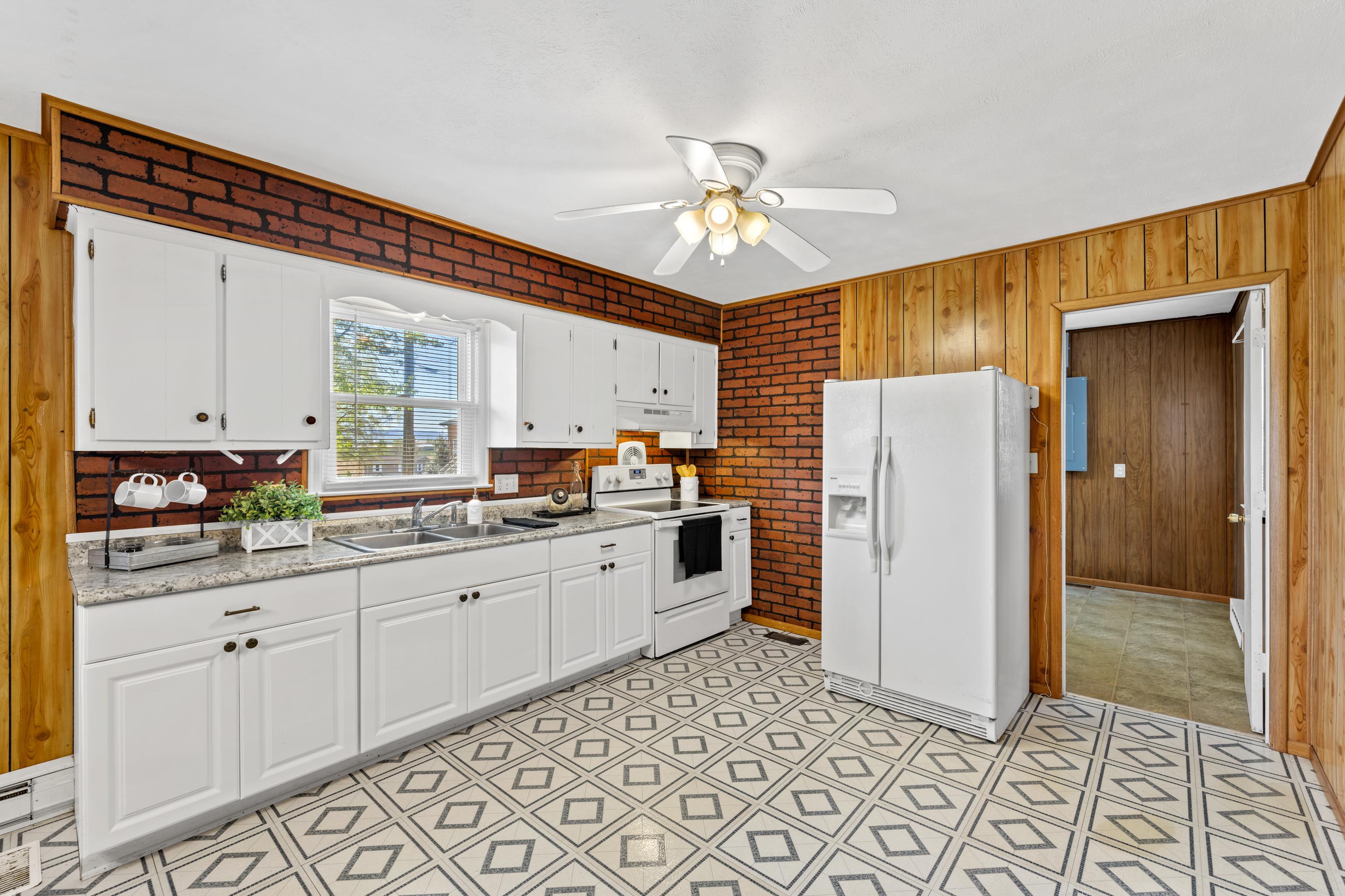 27 SHEN VALLEY DR, WEYERS CAVE, Virginia 24486, 3 Bedrooms Bedrooms, ,1 BathroomBathrooms,Residential,27 SHEN VALLEY DR,676267 MLS # 676267