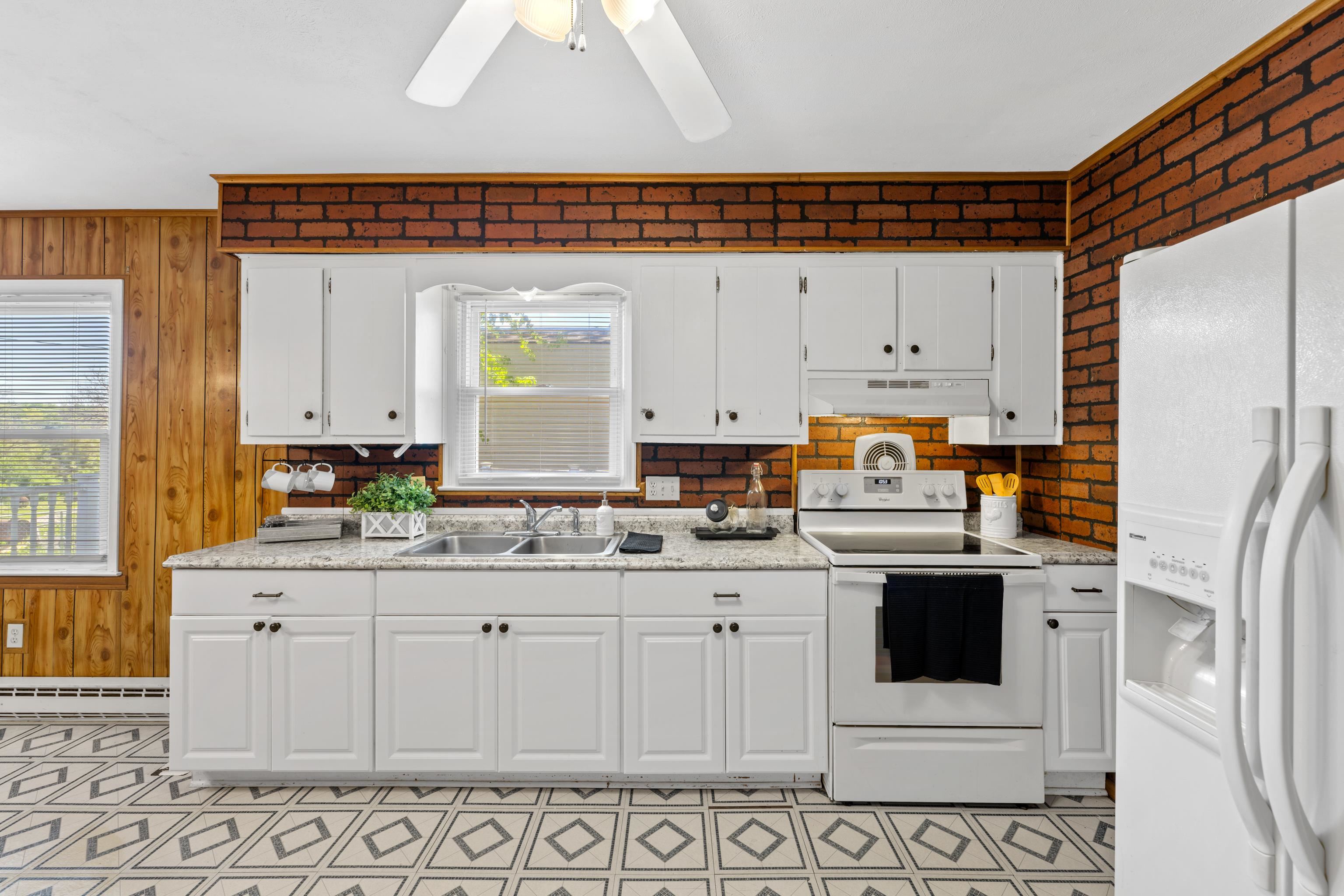 27 SHEN VALLEY DR, WEYERS CAVE, Virginia 24486, 3 Bedrooms Bedrooms, ,1 BathroomBathrooms,Residential,27 SHEN VALLEY DR,676267 MLS # 676267