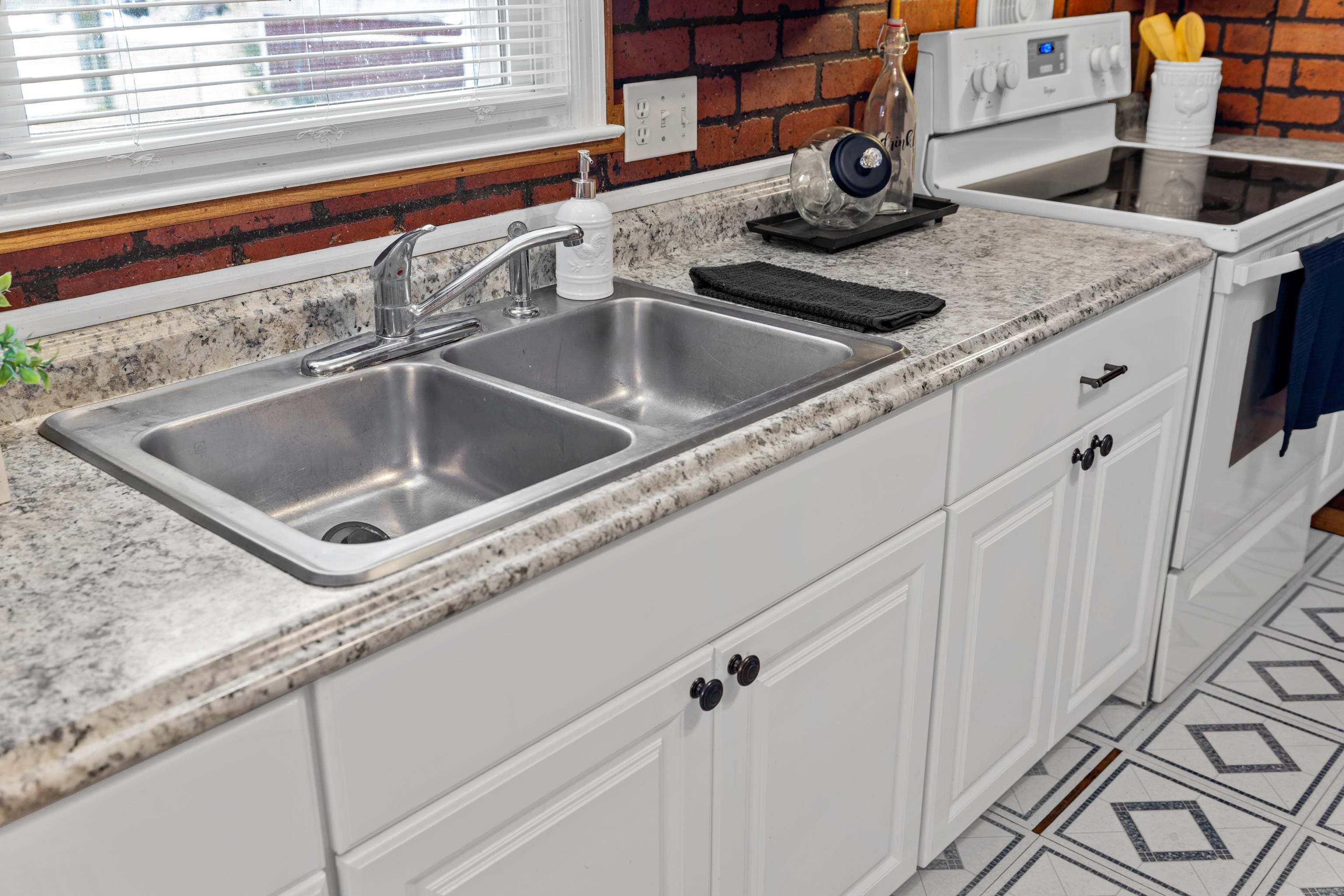 27 SHEN VALLEY DR, WEYERS CAVE, Virginia 24486, 3 Bedrooms Bedrooms, ,1 BathroomBathrooms,Residential,27 SHEN VALLEY DR,676267 MLS # 676267