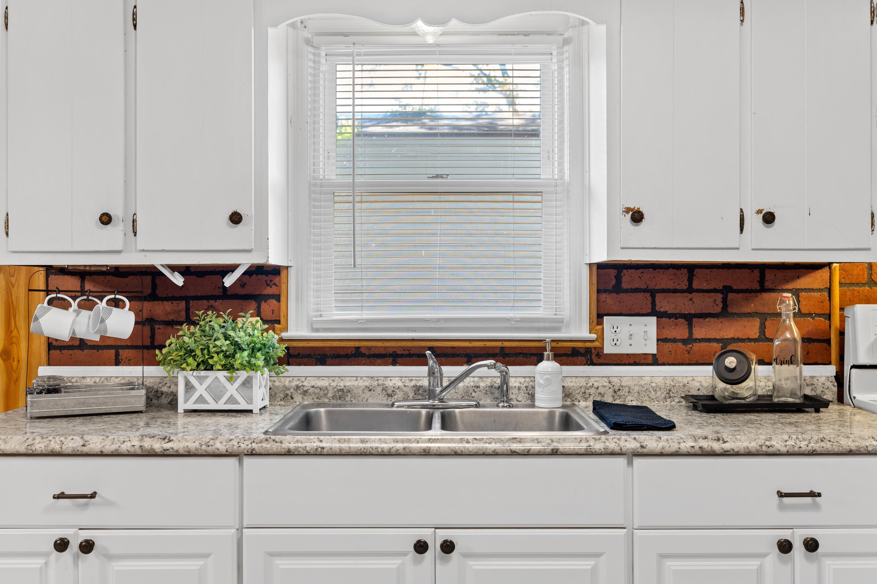 27 SHEN VALLEY DR, WEYERS CAVE, Virginia 24486, 3 Bedrooms Bedrooms, ,1 BathroomBathrooms,Residential,27 SHEN VALLEY DR,676267 MLS # 676267