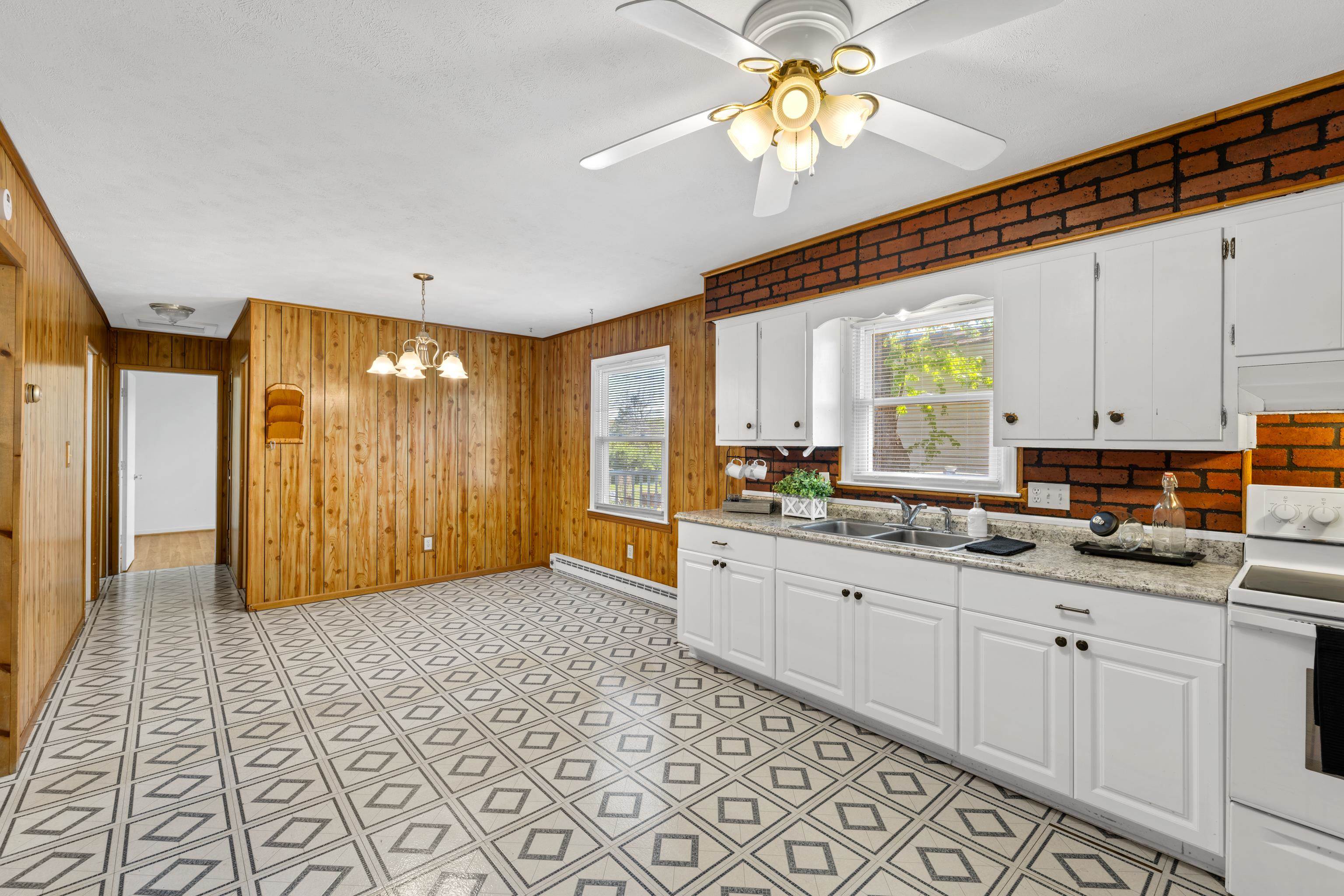 27 SHEN VALLEY DR, WEYERS CAVE, Virginia 24486, 3 Bedrooms Bedrooms, ,1 BathroomBathrooms,Residential,27 SHEN VALLEY DR,676267 MLS # 676267