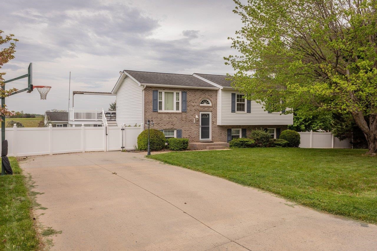 6087 W DONNAGAIL DR, PENN LAIRD, Virginia 22846, 4 Bedrooms Bedrooms, ,2 BathroomsBathrooms,Residential,6087 W DONNAGAIL DR,676272 MLS # 676272