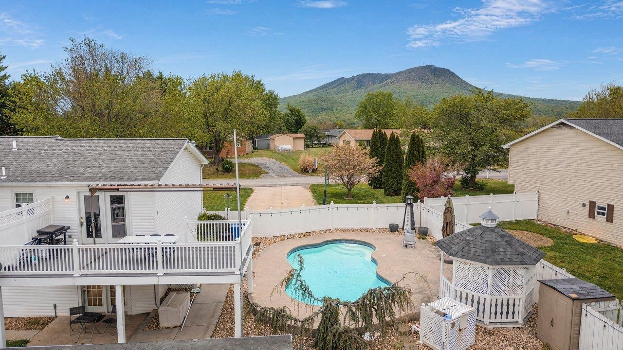 6087 W DONNAGAIL DR, PENN LAIRD, Virginia 22846, 4 Bedrooms Bedrooms, ,2 BathroomsBathrooms,Residential,6087 W DONNAGAIL DR,676272 MLS # 676272