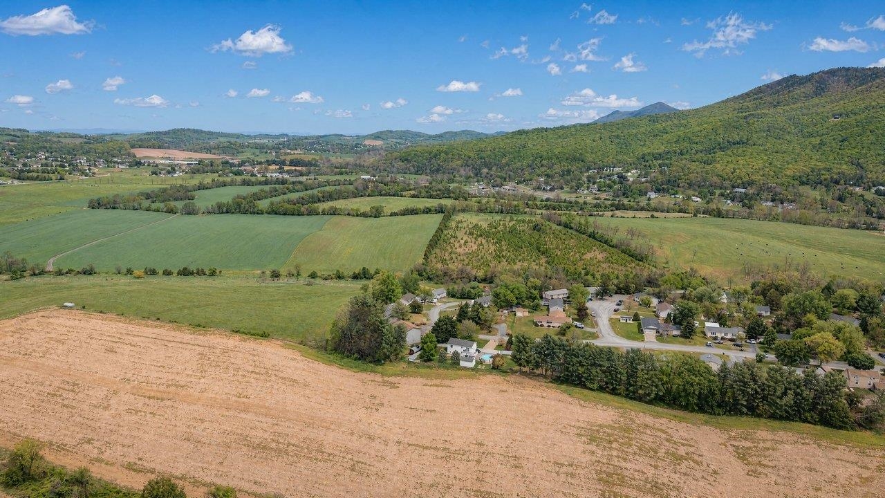 6087 W DONNAGAIL DR, PENN LAIRD, Virginia 22846, 4 Bedrooms Bedrooms, ,2 BathroomsBathrooms,Residential,6087 W DONNAGAIL DR,676272 MLS # 676272