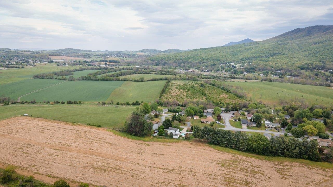 6087 W DONNAGAIL DR, PENN LAIRD, Virginia 22846, 4 Bedrooms Bedrooms, ,2 BathroomsBathrooms,Residential,6087 W DONNAGAIL DR,676272 MLS # 676272