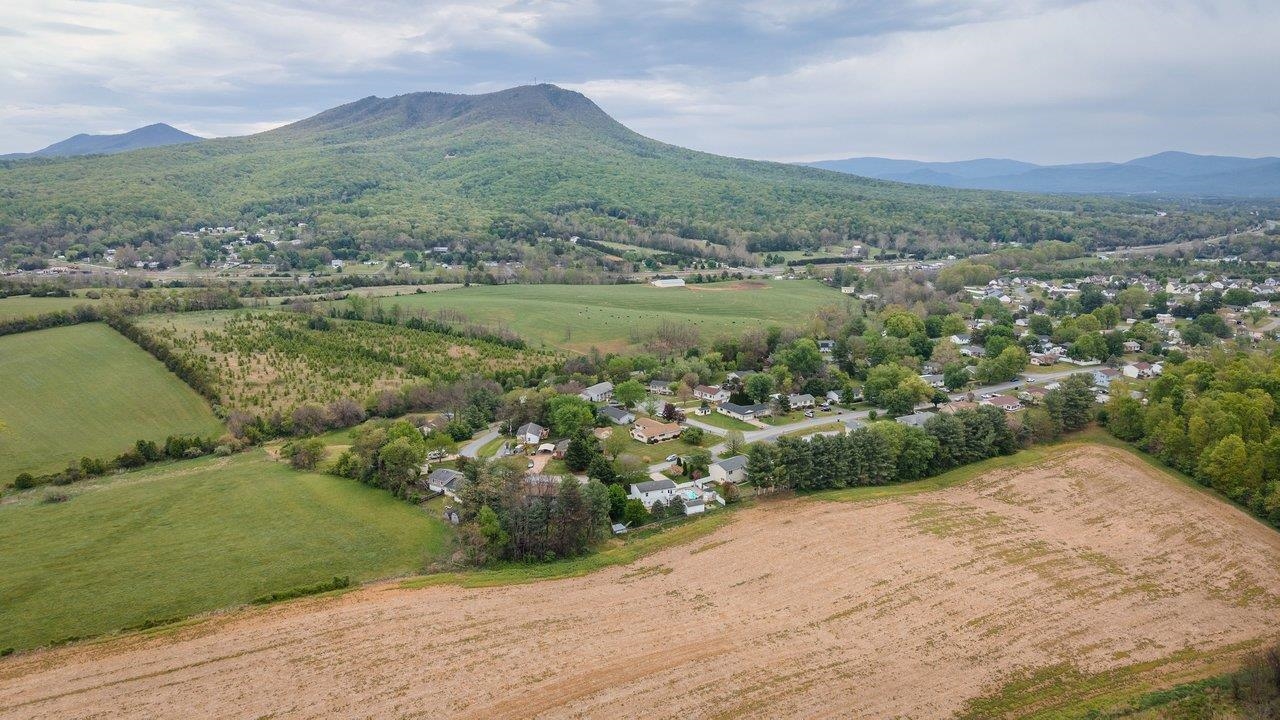 6087 W DONNAGAIL DR, PENN LAIRD, Virginia 22846, 4 Bedrooms Bedrooms, ,2 BathroomsBathrooms,Residential,6087 W DONNAGAIL DR,676272 MLS # 676272