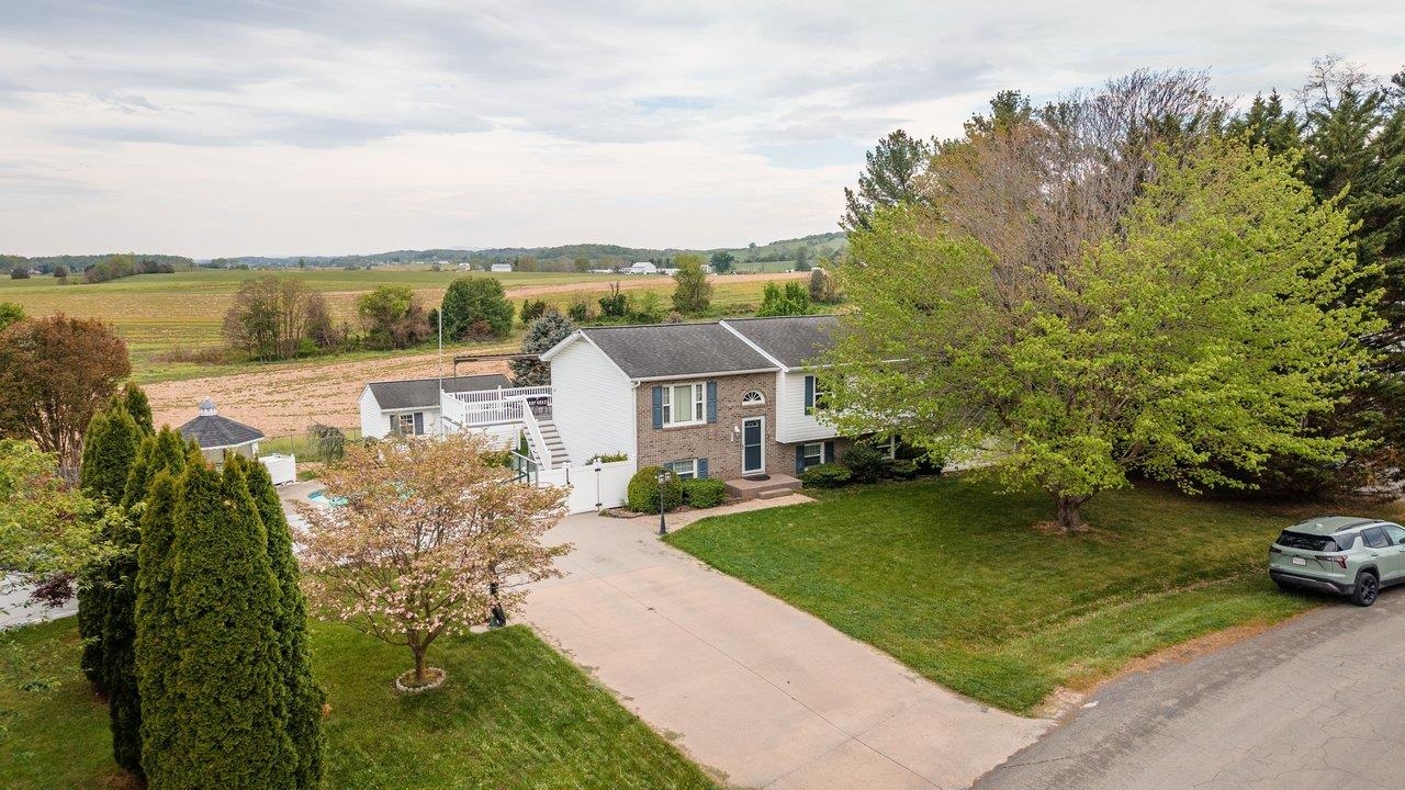 6087 W DONNAGAIL DR, PENN LAIRD, Virginia 22846, 4 Bedrooms Bedrooms, ,2 BathroomsBathrooms,Residential,6087 W DONNAGAIL DR,676272 MLS # 676272