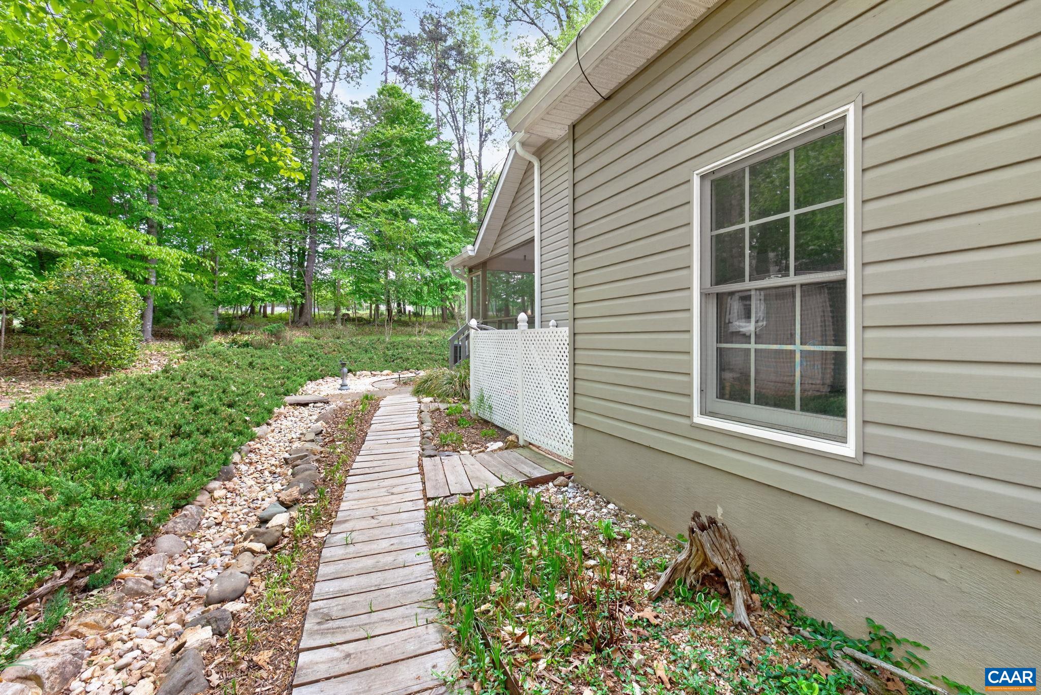 10 LOCKS RD, PALMYRA, Virginia 22963, 3 Bedrooms Bedrooms, ,2 BathroomsBathrooms,Residential,10 LOCKS RD,676173 MLS # 676173