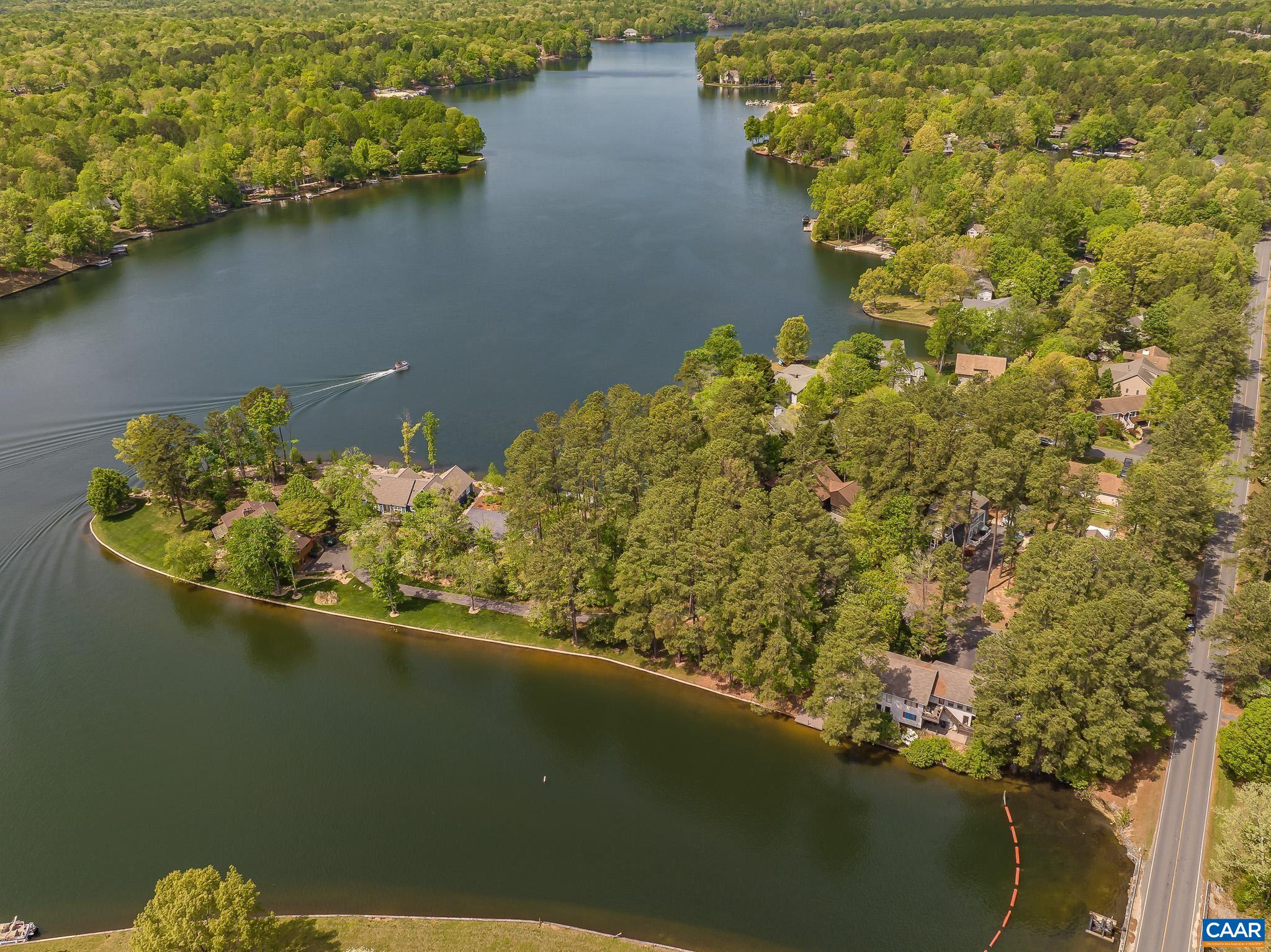 Main BEACH & MARINA Close By.