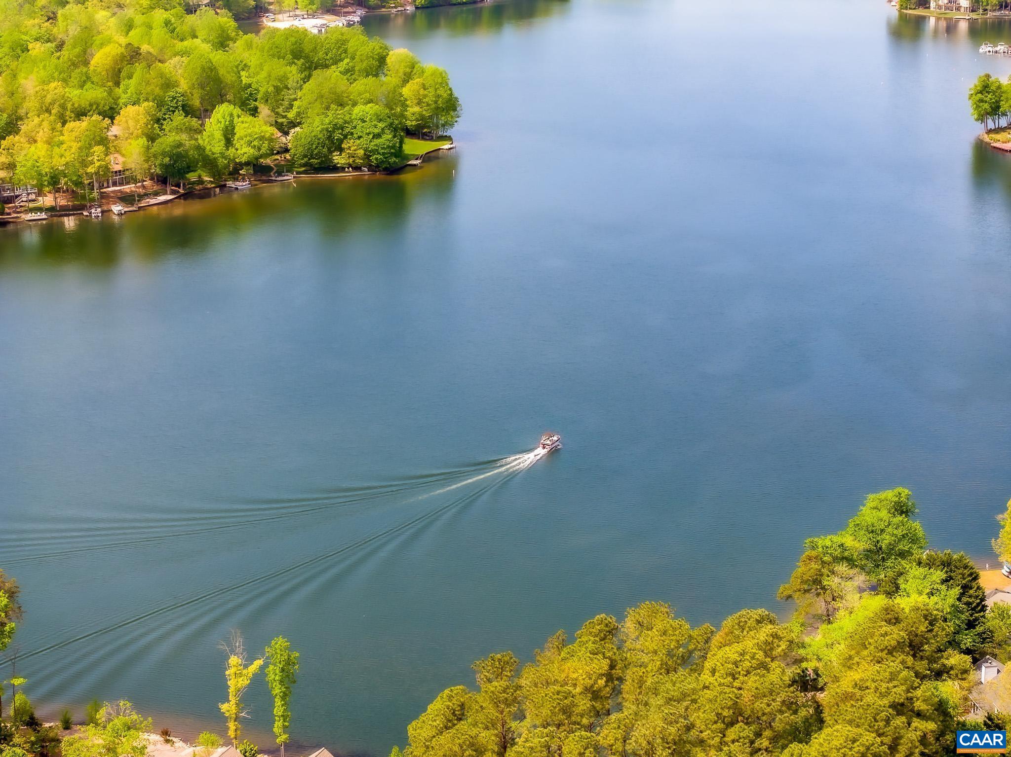 Launch YOUR BOAT at the MARINA - and enjoy an AMAZING BOAT-RIDE with FAMILY &FRIENDS!