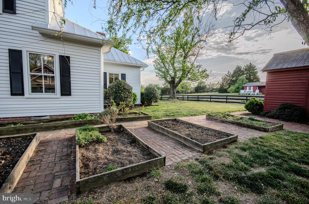 575 PERKINS RD, KENTS STORE, Virginia 23084, 3 Bedrooms Bedrooms, ,2 BathroomsBathrooms,Residential,575 PERKINS RD,VAFN2000640 MLS # VAFN2000640