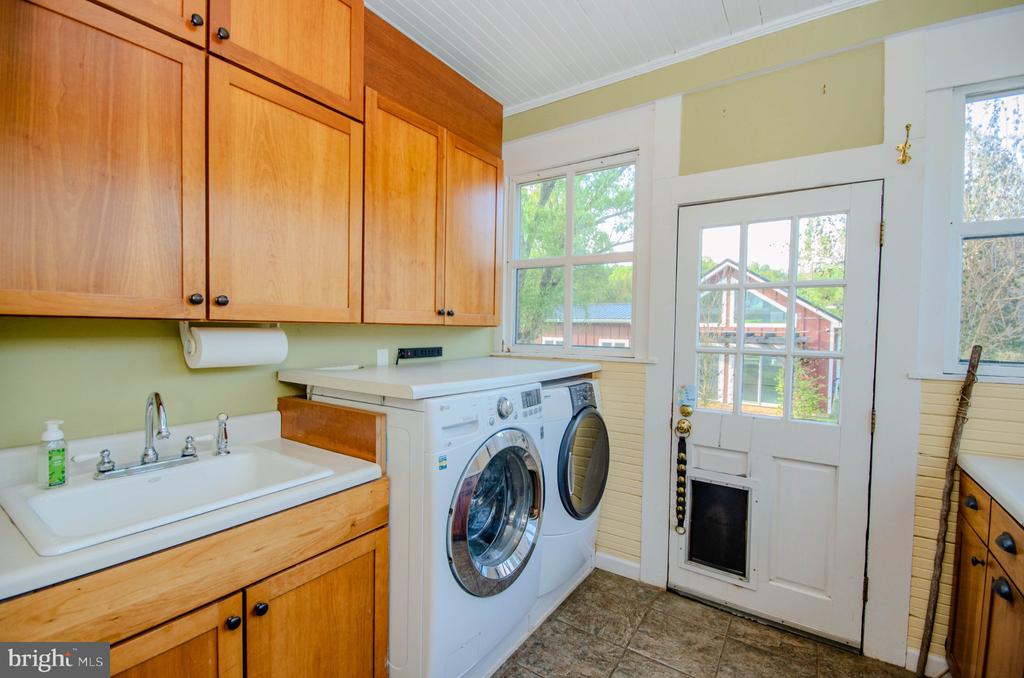 575 PERKINS RD, KENTS STORE, Virginia 23084, 3 Bedrooms Bedrooms, ,2 BathroomsBathrooms,Residential,575 PERKINS RD,VAFN2000640 MLS # VAFN2000640