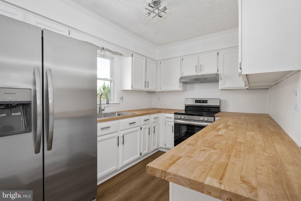 11101 CREST LN, BEALETON, Virginia 22712, 3 Bedrooms Bedrooms, ,2 BathroomsBathrooms,Residential,11101 CREST LN,VAFQ2021178 MLS # VAFQ2021178 11101 CREST LN, BEALETON, Virginia 22712, 3 Bedrooms Bedrooms, ,2 BathroomsBathrooms,Residential,11101 CREST LN,VAFQ2021178 MLS # VAFQ2021178