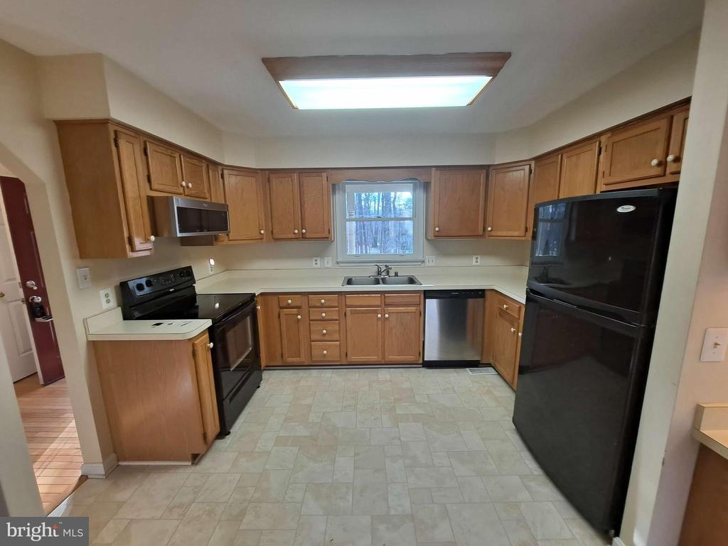 11801 WILDERNESS PARK DR, SPOTSYLVANIA, Virginia 22551, 3 Bedrooms Bedrooms, ,2 BathroomsBathrooms,Residential,11801 WILDERNESS PARK DR,VASP2041316 MLS # VASP2041316