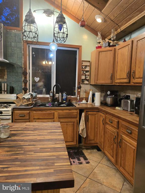 446 SPRING DR, STANARDSVILLE, Virginia 22973, 4 Bedrooms Bedrooms, ,1 BathroomBathrooms,Residential,446 SPRING DR,VAGR2000852 MLS # VAGR2000852