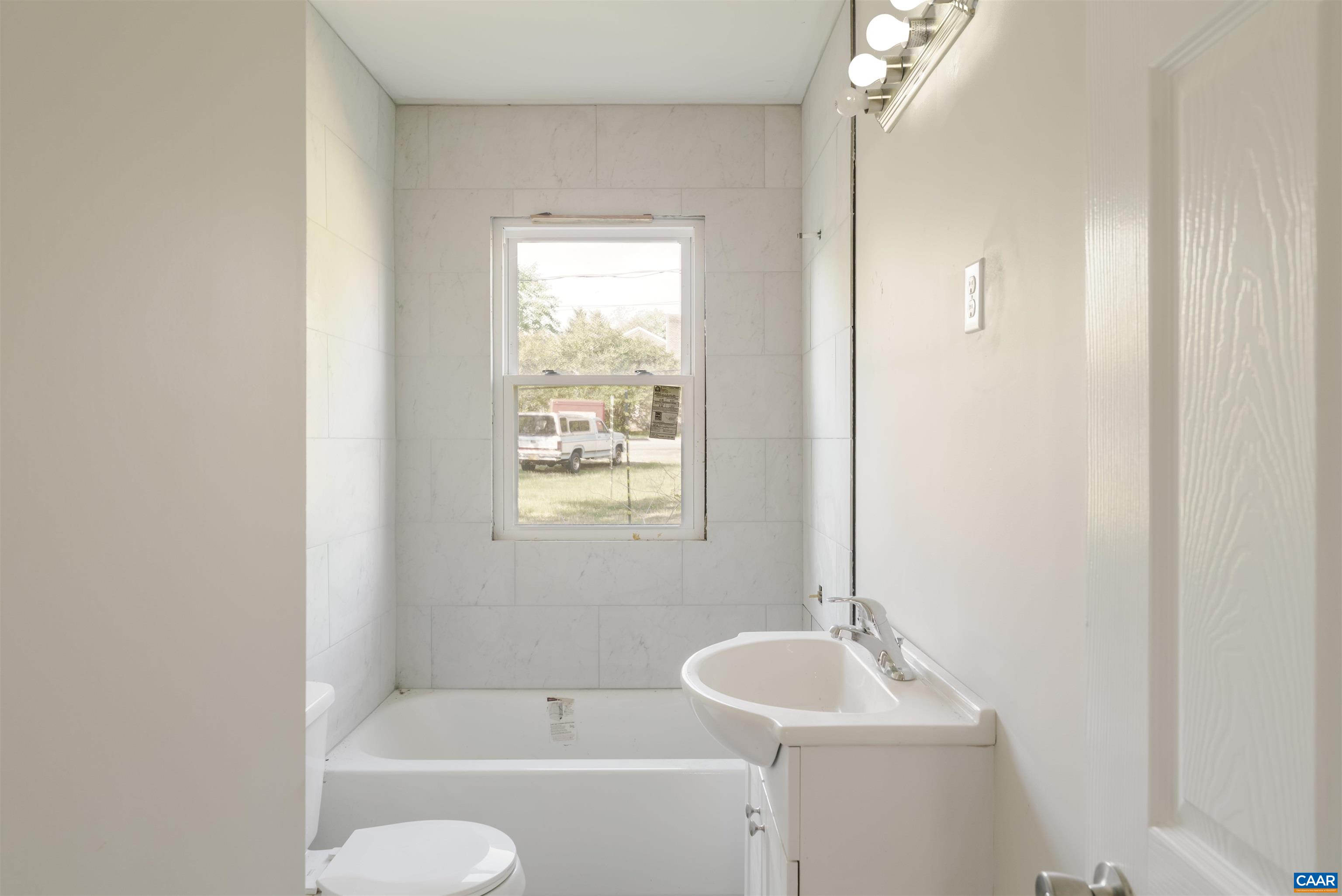 1116 LOCUST AVE, CHARLOTTESVILLE, Virginia 22901, 2 Bedrooms Bedrooms, ,1 BathroomBathrooms,Residential,1116 LOCUST AVE,676290 MLS # 676290