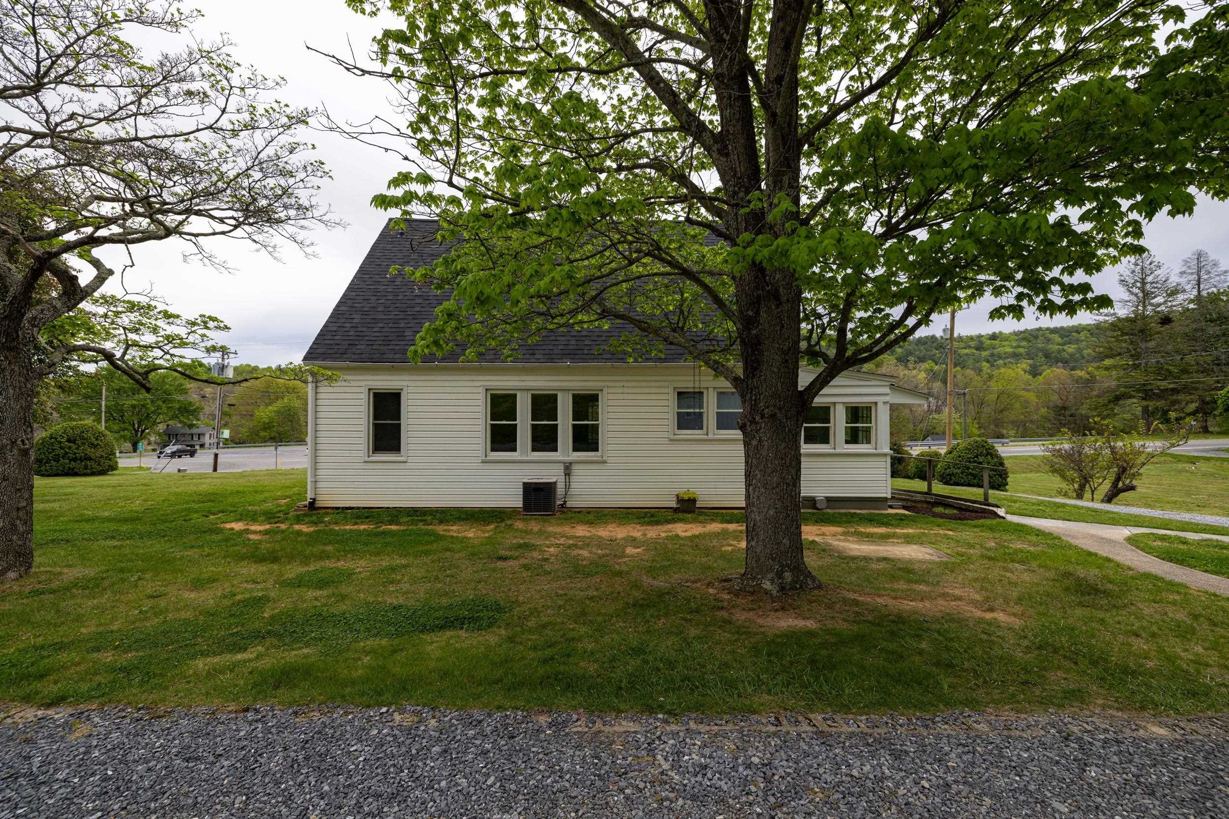 18228 SPOTSWOOD TRL, ELKTON, Virginia 22827, 3 Bedrooms Bedrooms, ,2 BathroomsBathrooms,Residential,18228 SPOTSWOOD TRL,676292 MLS # 676292