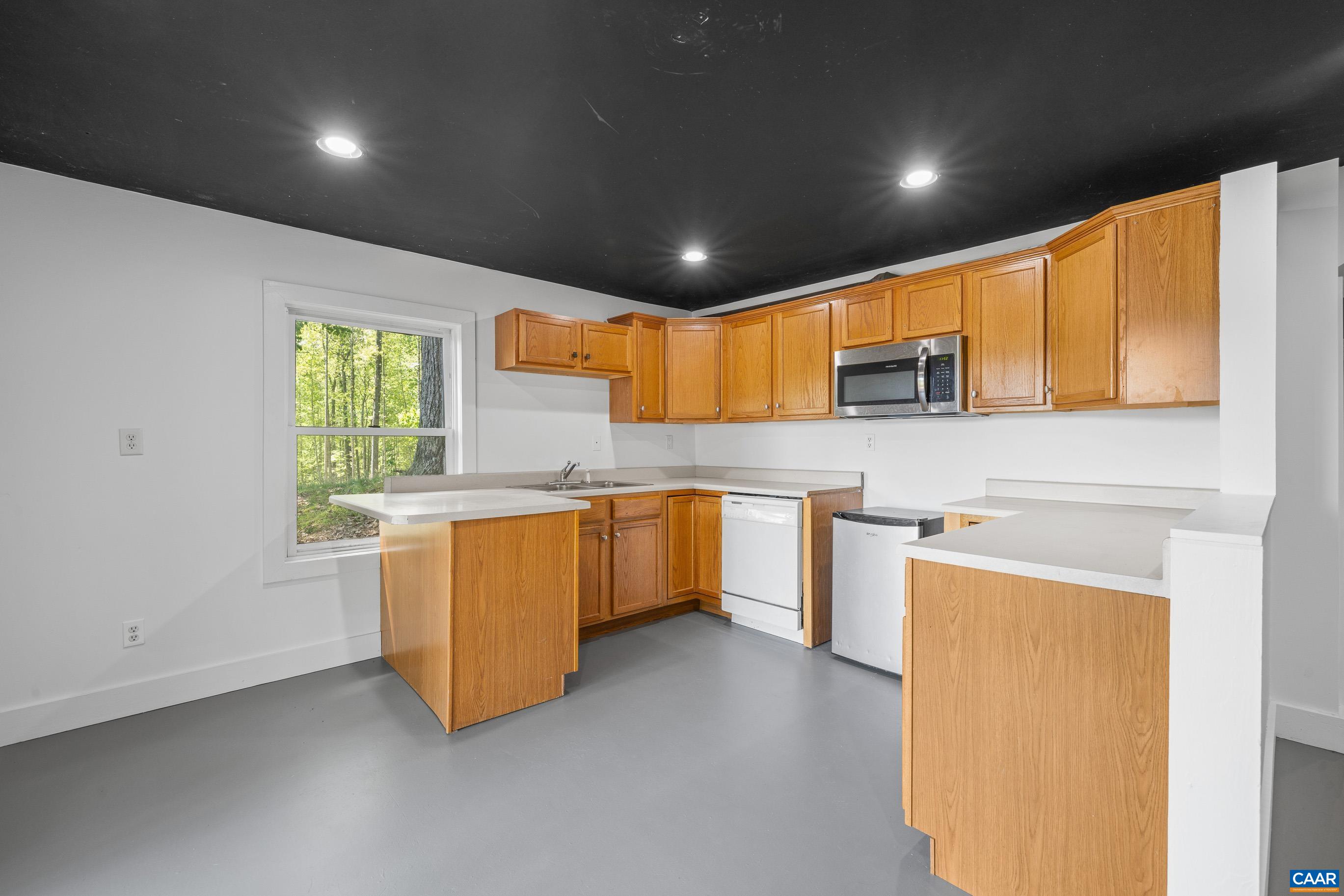 2947 MERRIE MEADOWS LN, KESWICK, Virginia 22947, 4 Bedrooms Bedrooms, ,3 BathroomsBathrooms,Residential,2947 MERRIE MEADOWS LN,676302 MLS # 676302