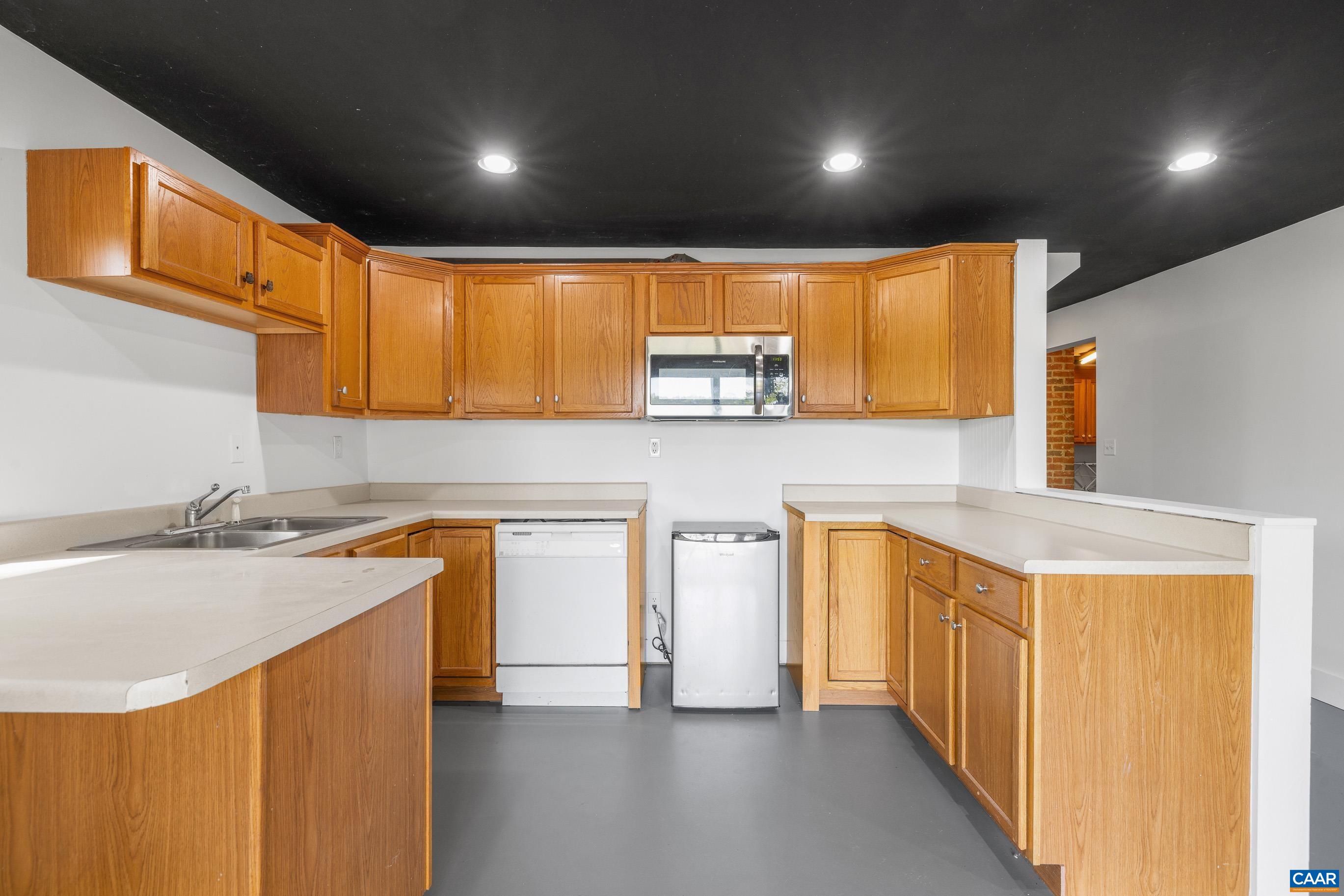 2947 MERRIE MEADOWS LN, KESWICK, Virginia 22947, 4 Bedrooms Bedrooms, ,3 BathroomsBathrooms,Residential,2947 MERRIE MEADOWS LN,676302 MLS # 676302