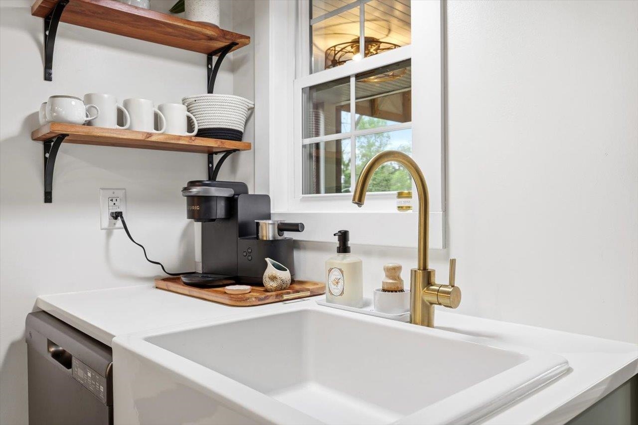 26 DOVER ST, STAUNTON, Virginia 24401, 3 Bedrooms Bedrooms, ,1 BathroomBathrooms,Residential,26 DOVER ST,676311 MLS # 676311