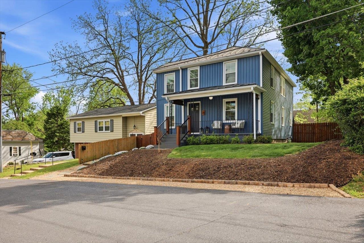 26 DOVER ST, STAUNTON, Virginia 24401, 3 Bedrooms Bedrooms, ,1 BathroomBathrooms,Residential,26 DOVER ST,676311 MLS # 676311