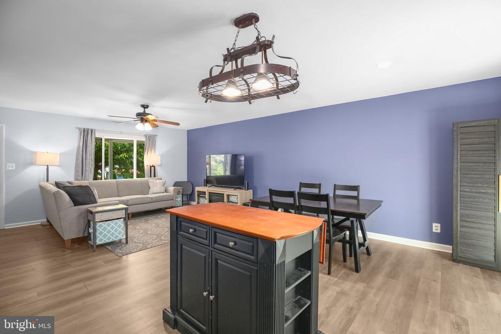 6032 WINDSOR DR, FREDERICKSBURG, Virginia 22407, 3 Bedrooms Bedrooms, ,3 BathroomsBathrooms,Residential,6032 WINDSOR DR,VASP2041132 MLS # VASP2041132