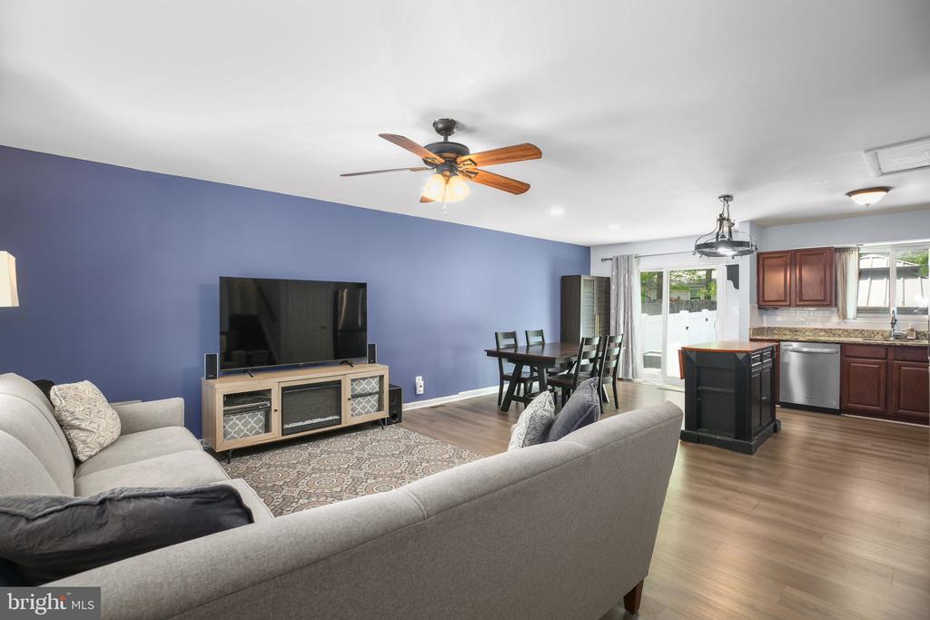 6032 WINDSOR DR, FREDERICKSBURG, Virginia 22407, 3 Bedrooms Bedrooms, ,3 BathroomsBathrooms,Residential,6032 WINDSOR DR,VASP2041132 MLS # VASP2041132